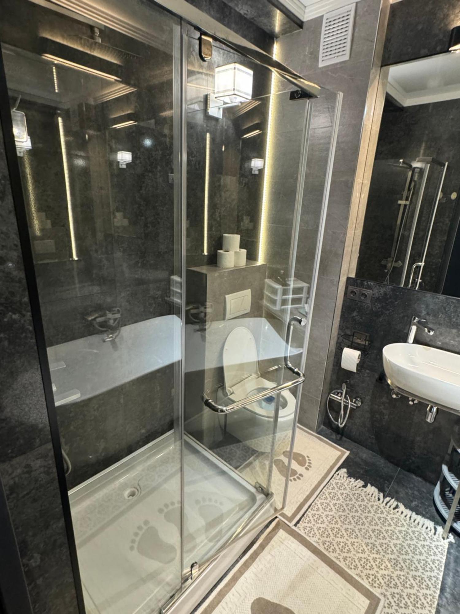 Rentnow Modern Lux Apartment In Centre Chisinau Eksteriør bilde