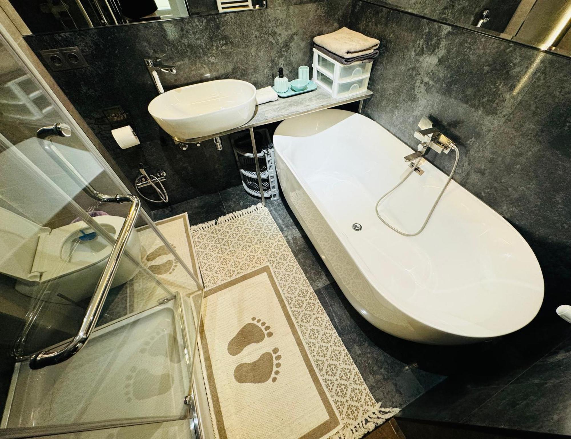Rentnow Modern Lux Apartment In Centre Chisinau Eksteriør bilde