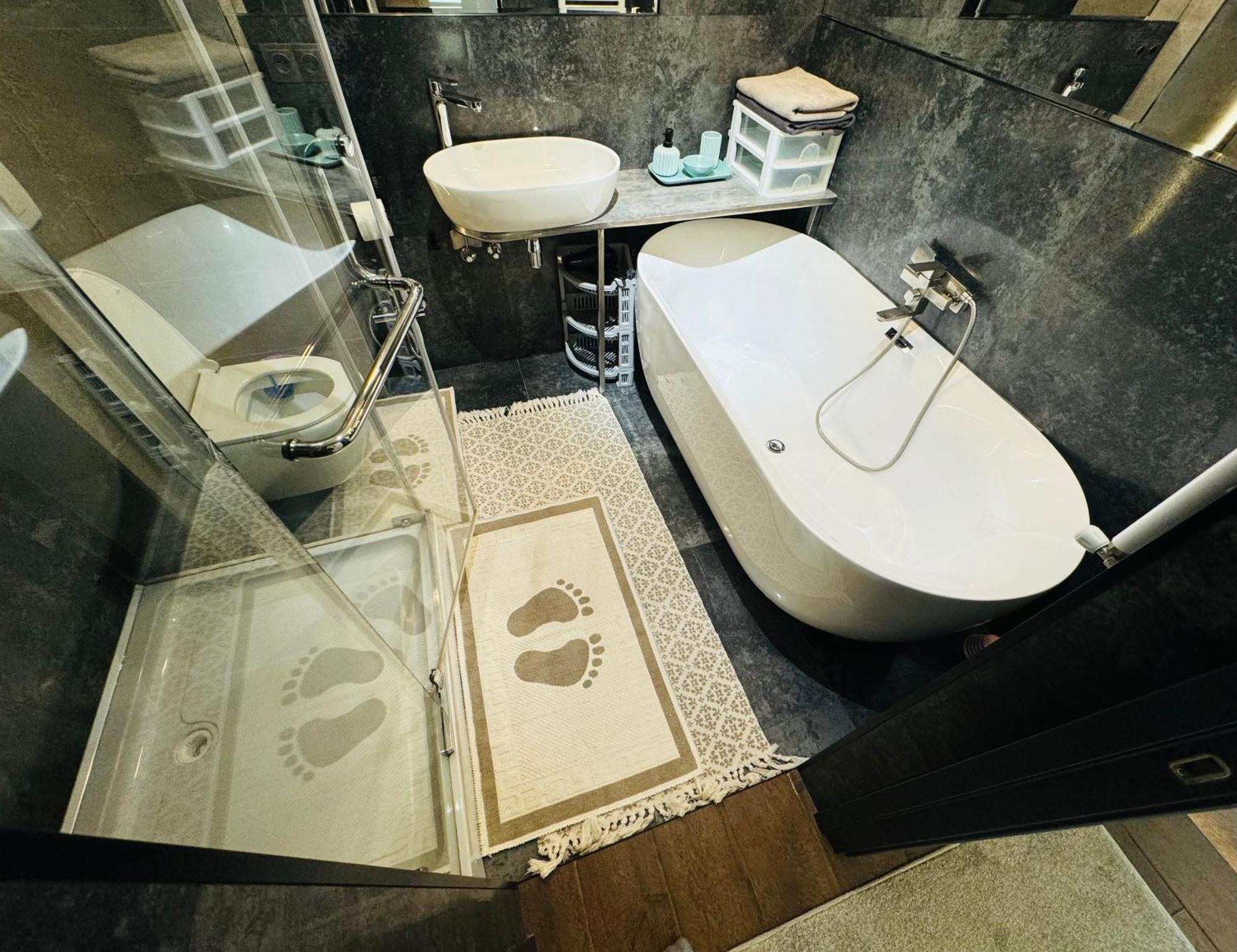 Rentnow Modern Lux Apartment In Centre Chisinau Eksteriør bilde